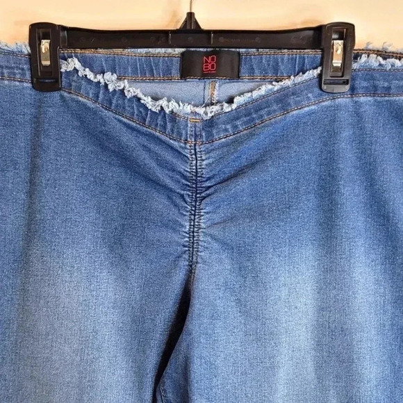 No Boundaries Juniors Ruched Flare Jeans.  Size 15 (New) - Picture 3 of 8